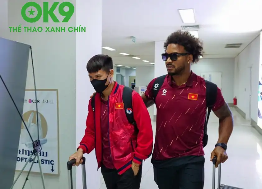 Đội tuyển Việt Nam đã đặt chân tới Viêng Chăn (Lào) ngày 15/11